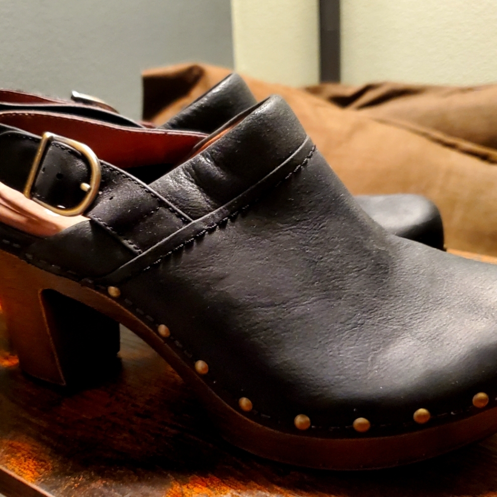 Dansko staples heel clogs Black size 38Retail $150